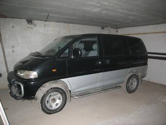 1995 Mitsubishi Delica Photos