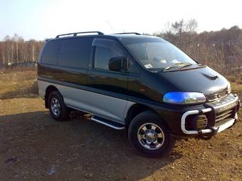 1995 Mitsubishi Delica Photos