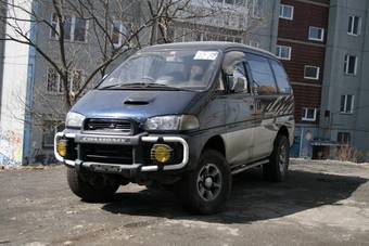 1995 Mitsubishi Delica Photos