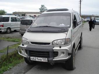 1995 Mitsubishi Delica Photos