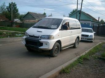 1995 Mitsubishi Delica Photos