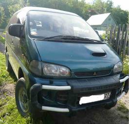 1995 Mitsubishi Delica Photos