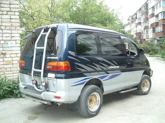 1995 Mitsubishi Delica Pictures