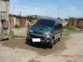 1995 Mitsubishi Delica Photos