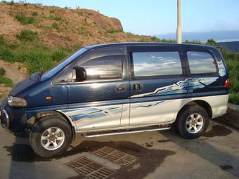 1995 Mitsubishi Delica Photos