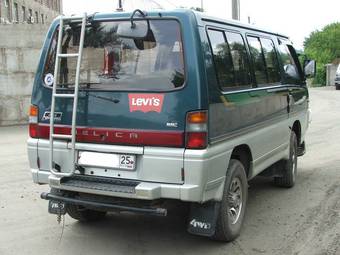 1995 Mitsubishi Delica Photos