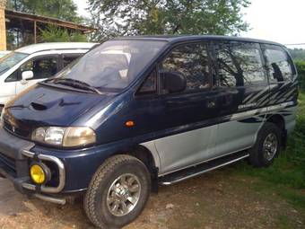 1995 Mitsubishi Delica Photos