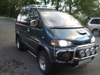 1995 Mitsubishi Delica Photos