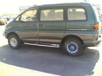 1995 Mitsubishi Delica Photos