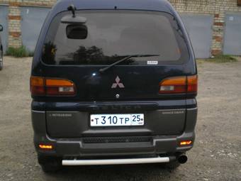 1995 Mitsubishi Delica Photos