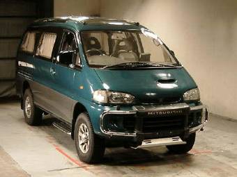 1995 Mitsubishi Delica Photos