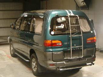 1995 Mitsubishi Delica Photos