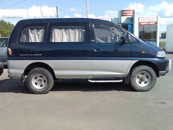 1995 Mitsubishi Delica Pictures