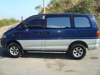 1995 Mitsubishi Delica Photos