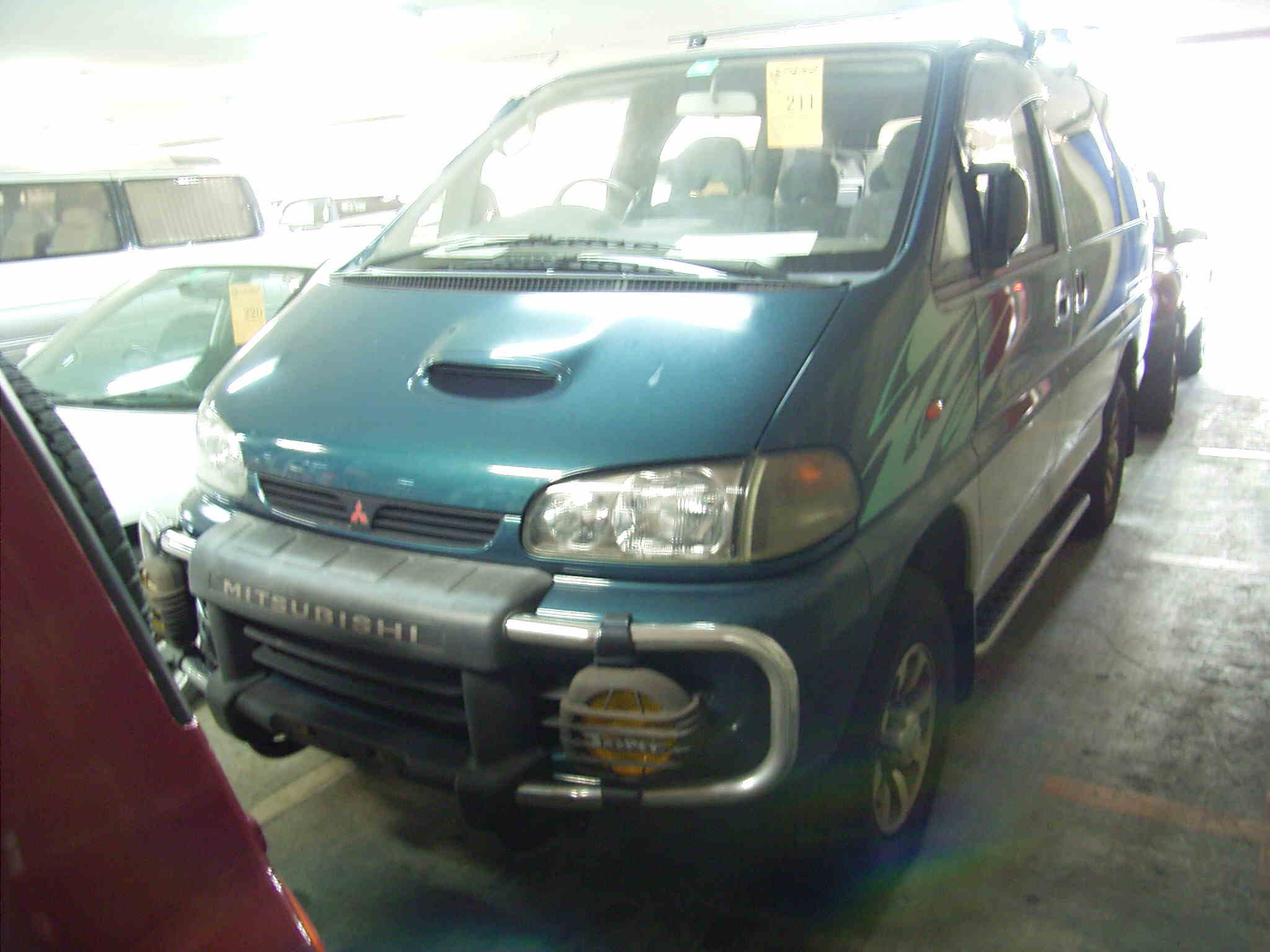 1996 Mitsubishi Delica Pictures