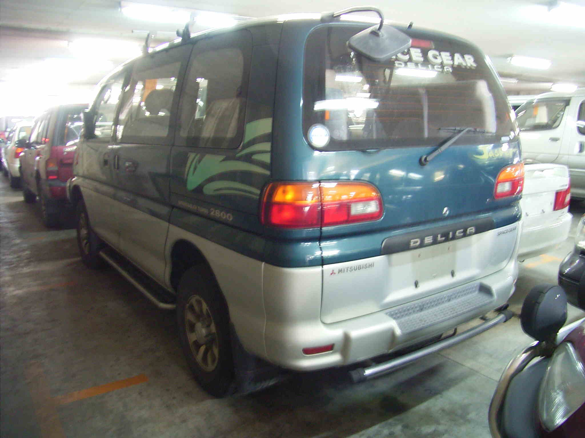 1996 Mitsubishi Delica Pictures