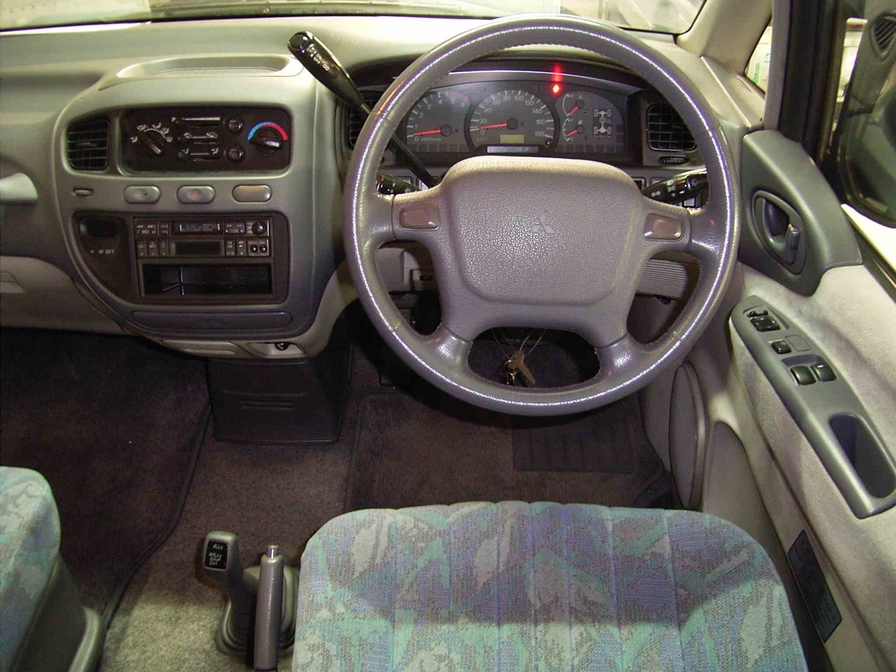 1996 Mitsubishi Delica Photos