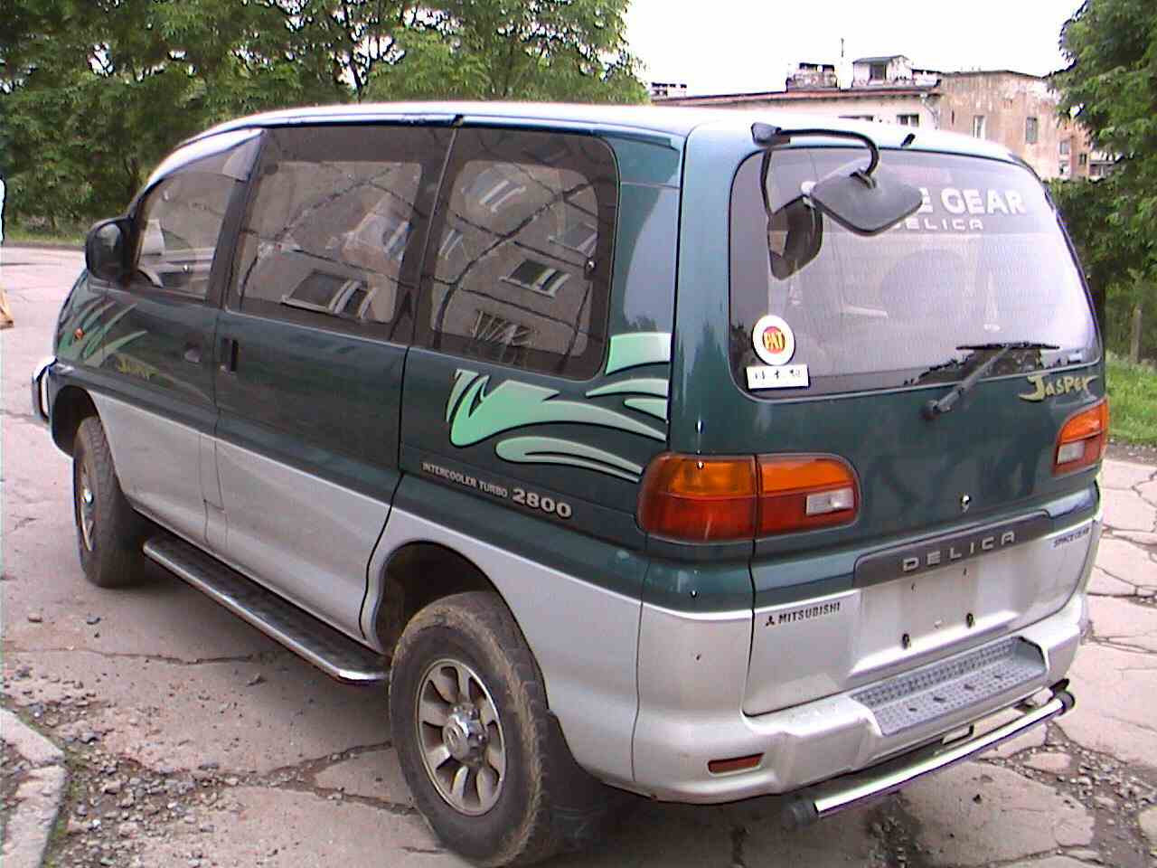 1996 Mitsubishi Delica Photos