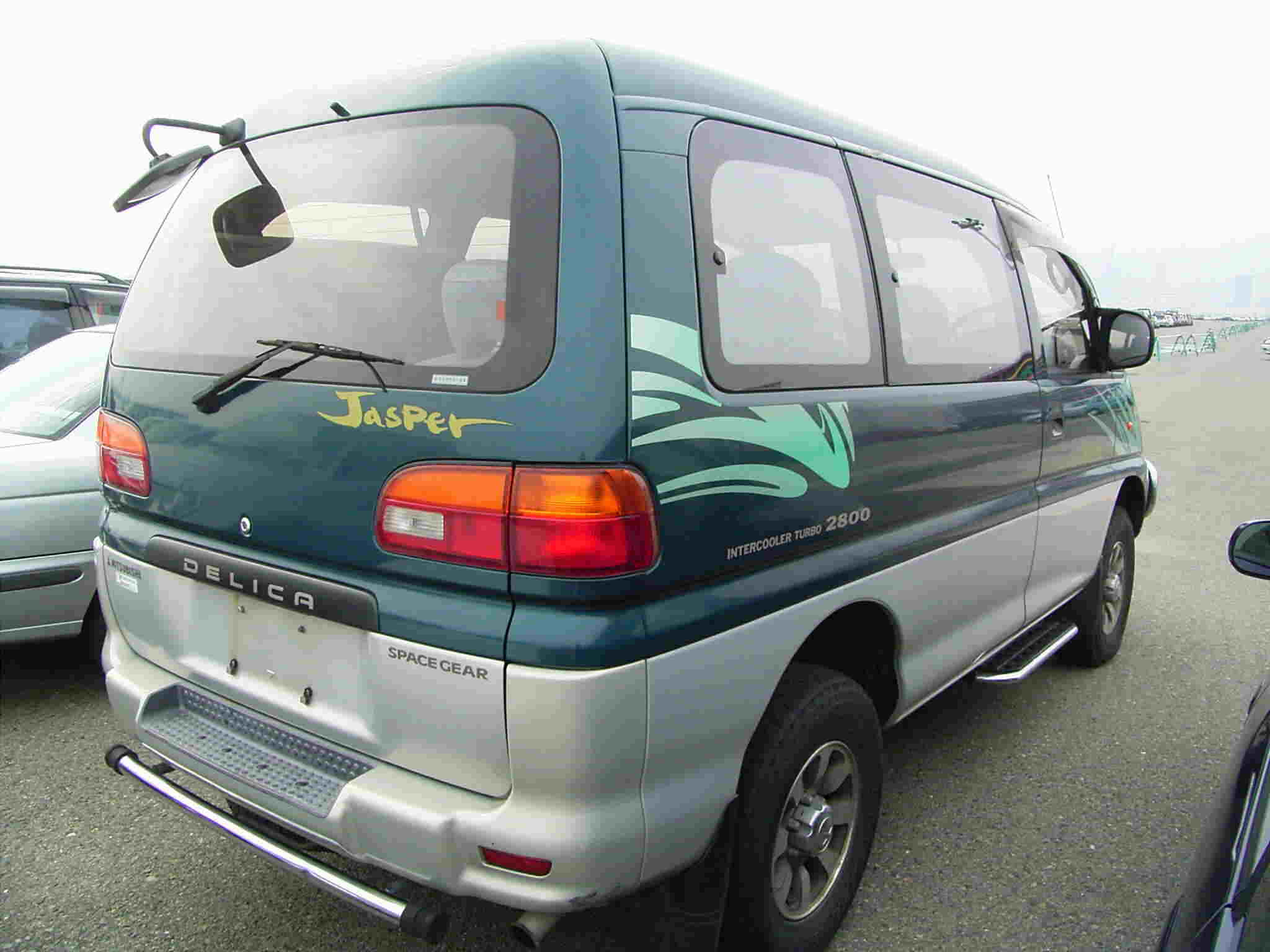 1996 Mitsubishi Delica Pictures