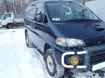 1996 Mitsubishi Delica Pictures