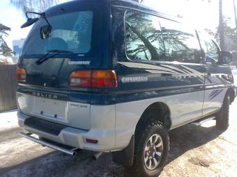 1996 Mitsubishi Delica Pictures