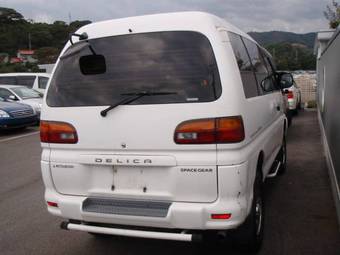 1996 Mitsubishi Delica Photos