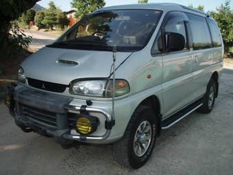1996 Mitsubishi Delica Photos