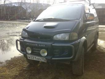 1996 Mitsubishi Delica Photos
