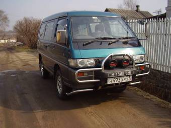 1996 Mitsubishi Delica Pictures