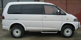 1996 Mitsubishi Delica Photos