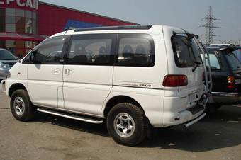 1996 Mitsubishi Delica Photos