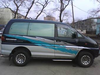 1996 Mitsubishi Delica Photos