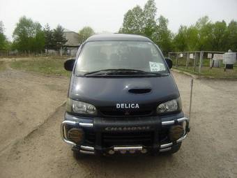 1996 Mitsubishi Delica Photos
