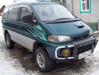 1996 Mitsubishi Delica Photos