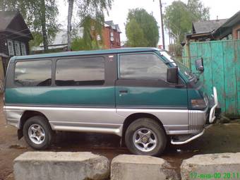 1996 Mitsubishi Delica Pictures