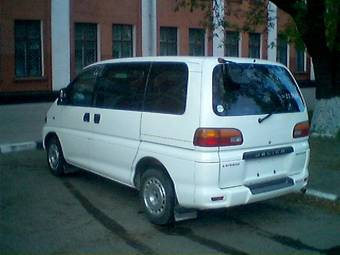 1996 Mitsubishi Delica Photos