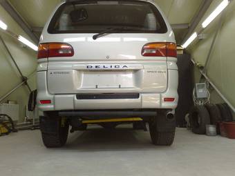 1996 Mitsubishi Delica Pictures