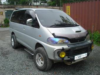 1996 Mitsubishi Delica Photos