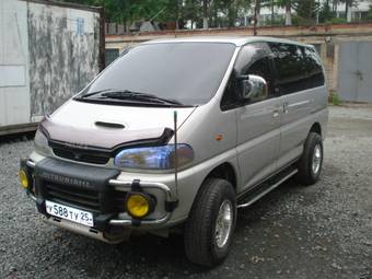 1996 Mitsubishi Delica Pictures