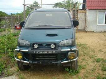 1996 Mitsubishi Delica Photos