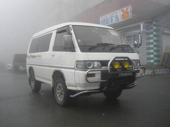 1996 Mitsubishi Delica Pictures