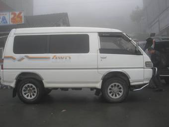 1996 Mitsubishi Delica Photos