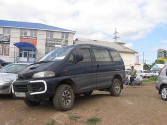 1996 Mitsubishi Delica Pictures