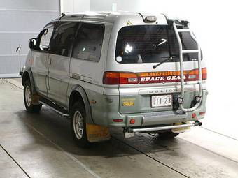 1996 Mitsubishi Delica Pictures