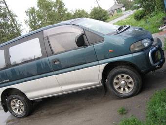 1996 Mitsubishi Delica Photos