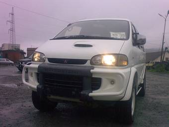 1996 Mitsubishi Delica Photos