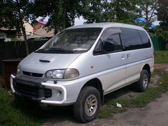 1996 Mitsubishi Delica Pictures