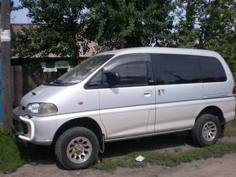 1996 Mitsubishi Delica Pictures