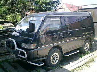 1996 Mitsubishi Delica Photos