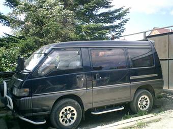 1996 Mitsubishi Delica Photos